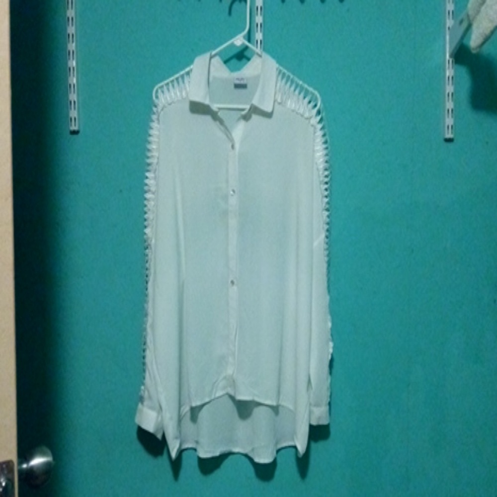 White dress shirt